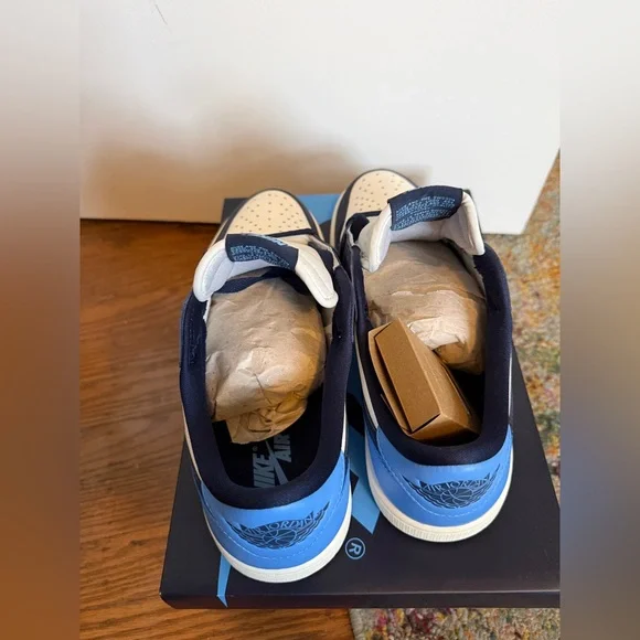 Jordan 1 Low OG- Obsidian UNC - Picture 8 of 12